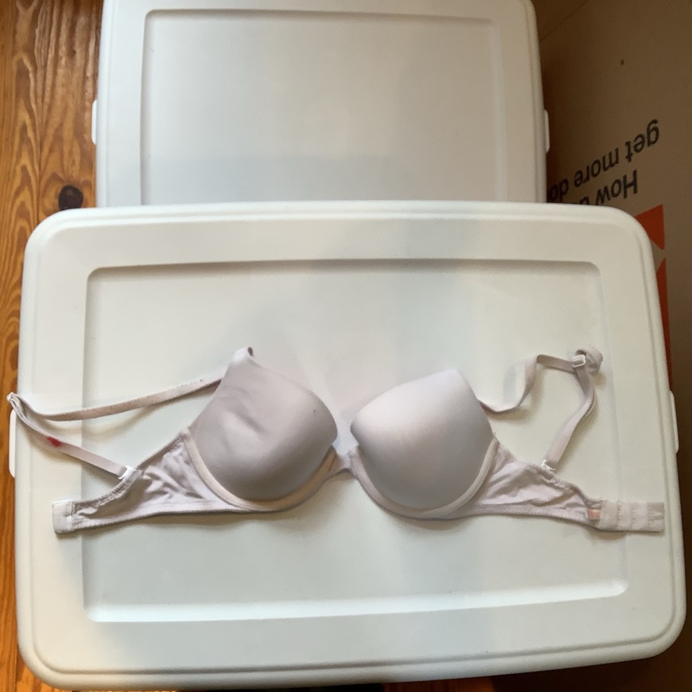 (Bin 6) PINK-Victoria’s Secret push up bra, Size 30C
